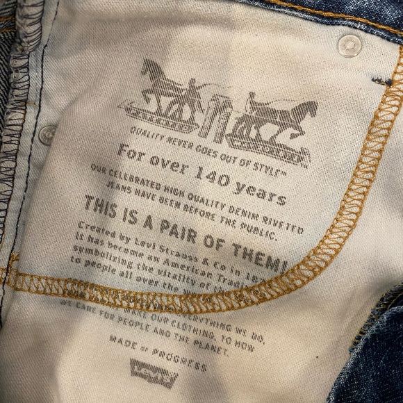 Levi’s 505 Dark Denim Distressed Shorts Size 30” Waist - Picture 6 of 9